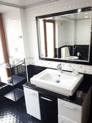 Апартаменты Apartment in the Centre 01 Баку Апартаменты с 3 спальнями-29